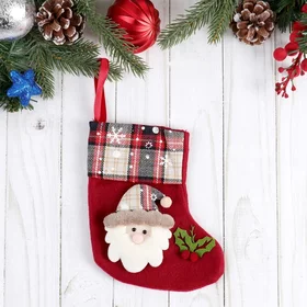 Носок для подарков Рождественская песня Дед Мороз, 13х17 см, красный