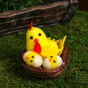 Сувенир пасхальный Петушок с цыплятами в гнезде 7х7х7 см
