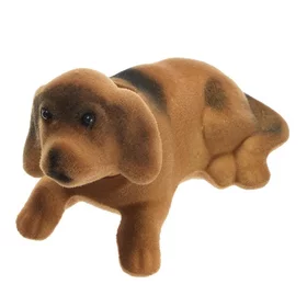 Собака на панель авто, качающая головой, малая, бежево-коричневый окрас