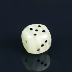 Кубик игральный малый , 1,5 см, оникс