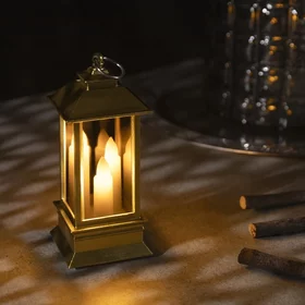 Светодиодная фигура Золотистый фонарь со свечками 5.5 13 5.5 см, пластик, батарейки AG13х3, свечение тёплое белое