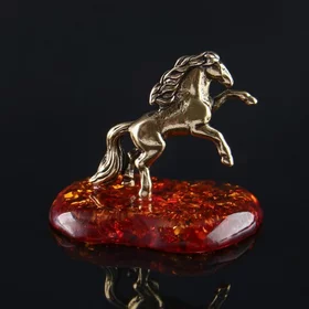 Сувенир Конь, латунь, янтарная смола, 3,0х0,8х3,7 см