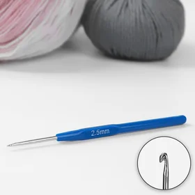 Крючок для вязания, с пластиковой ручкой, d 2,5 мм, 13,5 см, цвет синий