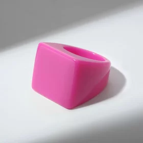 Кольцо пластик Квадрат, цвет малиновый, 17 размер