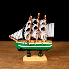 Корабль сувенирный малый Клеймор, борта зелёные с белой полосой, паруса белые, 31010 см