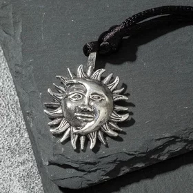 Кулон-амулет Солнце и луна, цвет чернёное серебро, 37 см