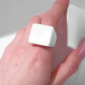 Кольцо пластик Квадрат, цвет белый, 17 размер